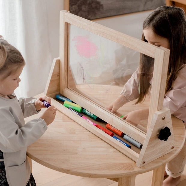 QToys Australia (USA) 4 IN 1 TABLE EASEL