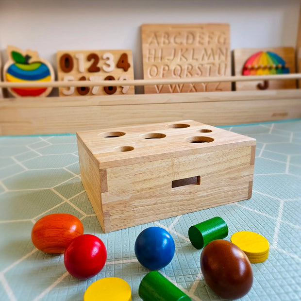 QToys Australia (USA) Peek a Boo Sorting Box