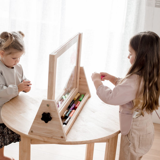 QToys Australia (USA) 4 IN 1 TABLE EASEL