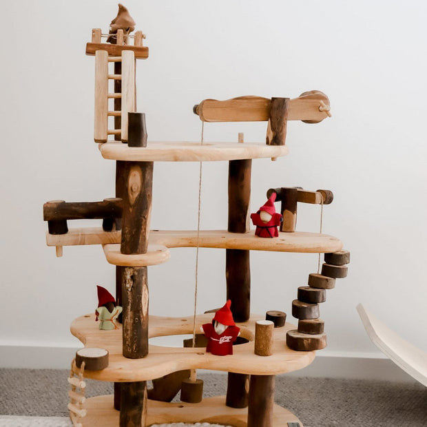 QToys Australia (USA) Three level tree house play set